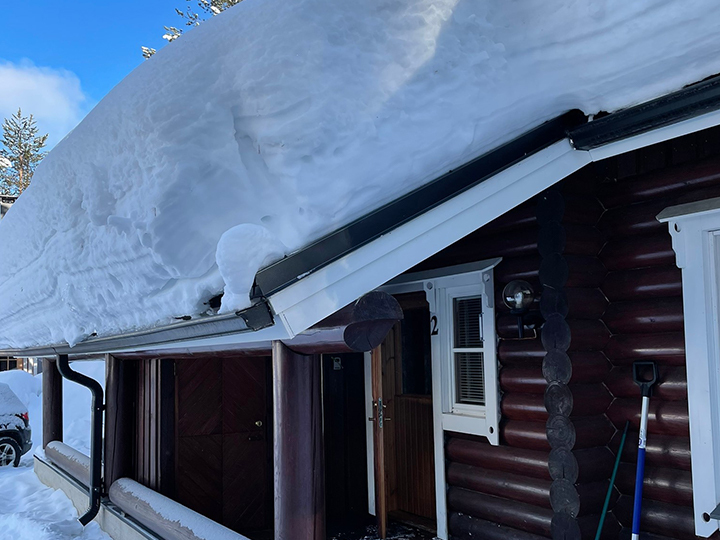 Paljon lunta katolla