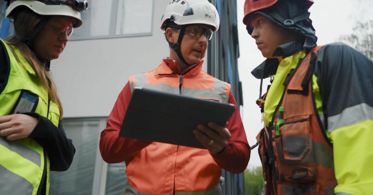 2-putkinen lumieste sileälle tiilikatolle