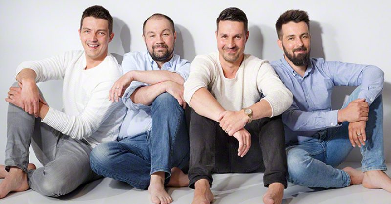 Poistumistikas aukeaa kätevästi irottamalla sokan tikkaiden yläpäästä