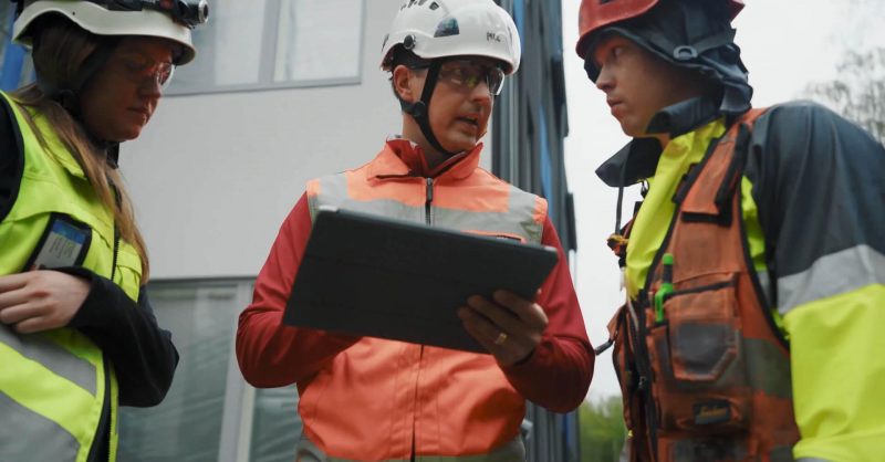 Kiinnike sileälle tiilikatolle