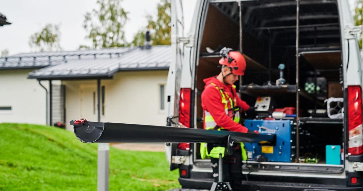 Kaksiosaisella kiinnikkeellä torven kiinnittäminen on helppoa